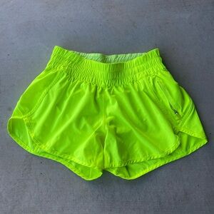 Lululemon tracker short V low rise 4” inseam highlight yellow sz 6
